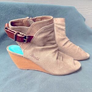 Linen & Leather Peep Toe Blowfish Wedge 6.5